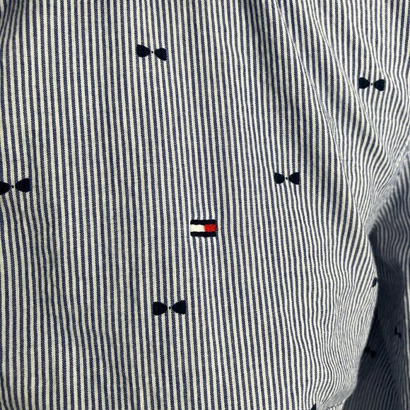 Tommy Hilfiger medium l/s preppy button down‎ with stripes and bow tie print - Picture 2 of 5